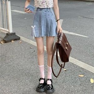 Jupes 2024 Jupe en jean d'été féminin Une ligne haute taille plissée kawaii sweetness arcs asymétrique bleu clair mince midi yzk