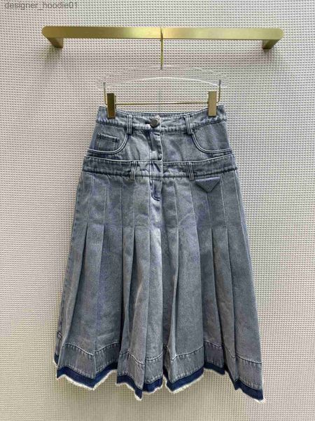 Jupes 23ss Demi-jupes en denim Jupe plissée Jupes de créateurs Tissu denim lavé importé Faux double taille conception longues demi-jupes Vêtements pour femmes de haute qualité L230912