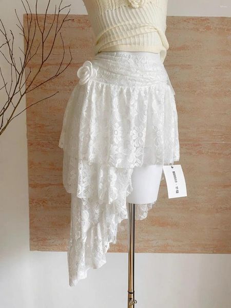 Jupes Style de ballet Crochet irrégulier Fleur dentelle creux blanc pour femmes Summer Sweet High Taies Slim moelleux jupe courte