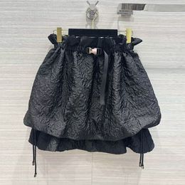 Jupes Noir Plis Seersucker Taille Élastique Boucle Ceinture Lâche Cordon Bourgeon Jupe Femmes 230420