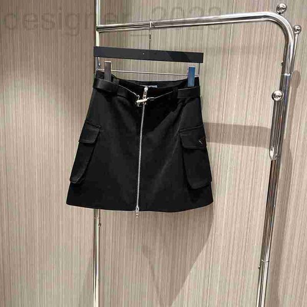 Skirts Designer 2024 Triangle de printemps / été étiquette de fer CELORNE ZIPPER SPIST SPIST STYLE DE TRAVAIL FEMME Double poche à la mode