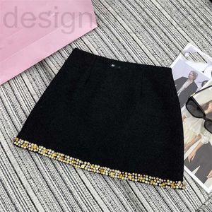Skirts Designer 24 au début du printemps Collection de diamant Perle Edge grossier Tweed Small une demi-jupe lettre d'embellissement jupe d'embellissement