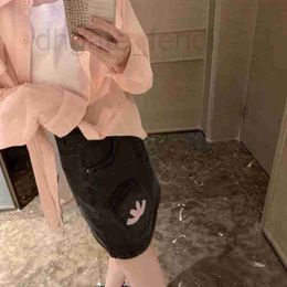 Skirts Designer Brand Hong Kong Style brodé de shorts en jean à taille haute brodée et pour le pantalon de jupe de jupe de jupe de jupe de jupe de jupe à demi-jupe de mince