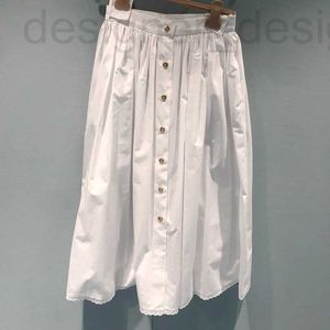 Jupes Marque de créateur Miu Miao's blanc grande jupe trapèze brodé patchwork chemise simple boutonnage polyvalent moitié ample 2023 été nouveau style 1LWX