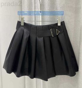 Faldas diseñador Falda corta de diseñador para mujer Chicas de verano plisadas clásicas Denim delgado Una línea Vestido de cuero pequeño Estilos múltiples Tamaño S-L 6P3Y