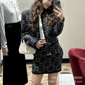 Jupes Designer GU Family Nouvelle lettre de laine pour femmes Jacquard Demi-jupe A-ligne Casual Style Qianjin Nanyou Penny Edition SBRE