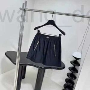 Skirts Designer KK Spring / Summer New Product Technology Technology Silk Mini jupe avec logo de marque contrastée et ceinture imprimée DPBE
