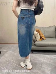 Skirts Designer Nanyou High Quality 2023 Été Nouveau P JA Triangle Design Split Jupe en jean polyvalent pour les femmes YPFJ