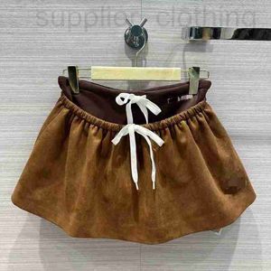 Skirts Designer Shenzhen 24 printemps / été la lettre à la mode Autocroïdité Emplice élastique Panneau en cuir en cuir en cuir Jupe à pantalon court pour femmes YBRM