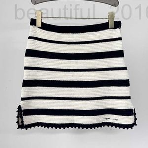 Skirts Designer Striped Halp Jirt 2024 printemps / été Nouveau contraste haute taille A-Line Casual A092 J658
