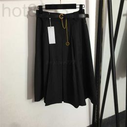 Faldas de diseñador para mujer Summer Hotty Hot Falda con letra Cadena de cintura de metal High End Midiskirt Girls Vintage Mialn Runway Clothing 6UUI