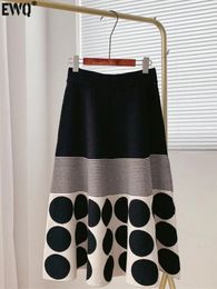 Faldas EWQ Estilo japonés Lunares Punto Falda de cintura alta Mujer Otoño Invierno Oofice Señora Elástico Una línea Falda plisada Midiskirt 231025
