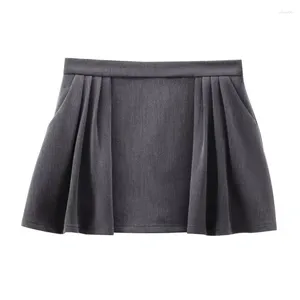 Jupes gris plissée jupe courte pour femmes 2024 Spring d'été Mini mode polyvalente couleur Sexy occasionnelle