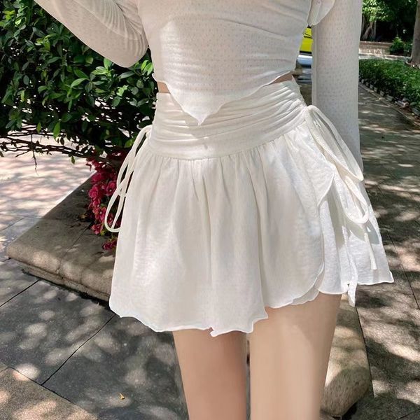 Faldas HOUZHOU Sexy lindo blanco mini falda mujeres cordón pliegues cintura alta volante irregular Patchwork Fairycore corto Mori chica 230417