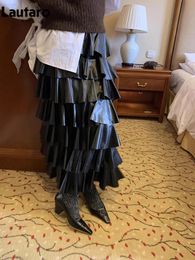 Jupes Lautaro printemps automne noir Pu cuir Midi jupe à plusieurs niveaux femmes avec élastique taille haute longue élégante luxe vêtements de créateur 2023 231218