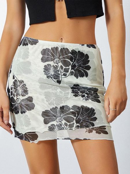 Faldas Falda de cintura baja Malla fina Estampado de flores Primavera Verano Mujeres Mini Clubwear para la calle diaria Negro / Blanco