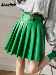 Jupes Séoulish vert Faux cuir PU plissé femmes jupes avec ceinture taille haute Sexy Mini jupes femme automne hiver 230506