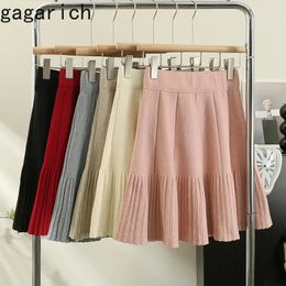 Rokken Skorts Gagarich Gebreide Plooirok Dames Herfst Winter Zwart Hoge taille Elastische taille A-lijn Dunne veelzijdige korte rok 231206