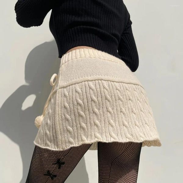 Jupes douces et respectueuses de la peau tricotées taille basse Y2K jupe courte fibres acryliques cordon chaud femmes boule poilue respirante