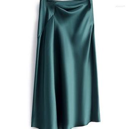 Rokken lente zomer 2023 midi Engeland kantoor dame satijn hoge taille eenvoudige elegante lange onregelmatige rok vrouwen zwartachtig groen