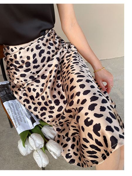 Jupes été imprimé léopard jupe femmes a-ligne taille haute Slik Satin jupe Midi élégant Vintage longue jupe pour les femmes 230504