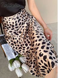 Jupes Tataria jupes en satin de soie pour femmes taille haute A-ligne élégante jupe imprimé léopard fille douce été 2023 tendances bureau bas T230506
