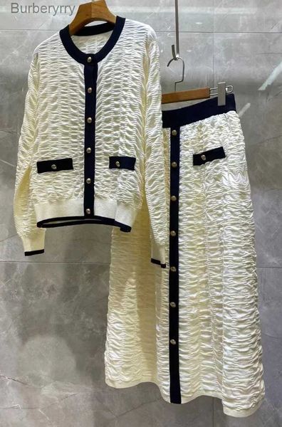 Jupes Top qualité ensembles de vêtements de créateur 2023 automne hiver 2 pièces pull ensembles femmes tricoté Cardigan + longue Maxi jupe en tricot SuitsL231212