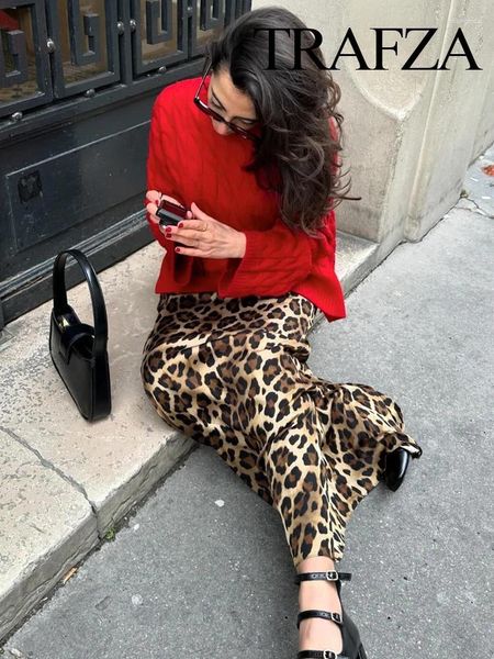 Jupes Trafza femelle décontractée en satin léopard jupe longue femme d'été femme vintage plis hauts hauts dame midi streetwear