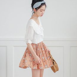 Faldas ZCWXM 2022 verano mujer Floral corto alta cintura elástica moda Vintage plisado dulce chicas rosa señora Mini falda