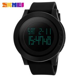 Skmei men039s extérieurs montre des hommes de montre à la bracelet numérique LED Digital Alarm imperméable Chrono Calendrier Fashion Casual Watch 11422953560