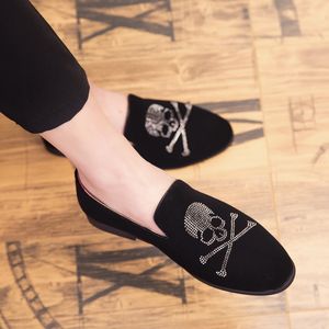 Mocasines estilo calavera con diamantes de imitación para hombre, zapatillas negras de cuero nobuck, vestido de boda para fiesta, zapatos planos para hombre