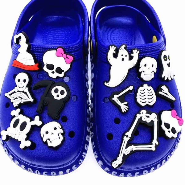 Serie de calaveras, 30 Uds., dijes para zapatos, accesorios Croc para niños, regalos de fiesta de Halloween, hebilla de zapatilla con agujero de fantasma de dibujos animados