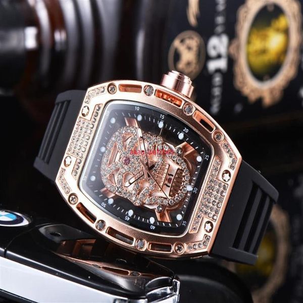 Skull Top Imperproofing Watch Men's Silicone Sprap Sports Quartz Watchs Diamond Diamond Calan Chronograph Watch267r