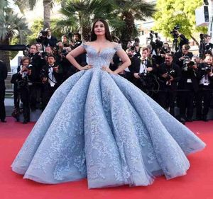 Bleu ciel nouveau cristal Design 2019 robe de bal robes de bal de célébrité hors épaule hors épaule longueur au sol dentelle appliques robe même9141214