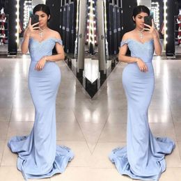 Azul cielo fuera del hombro Vestidos de dama de honor 2018 Apliques de encaje Sirena Vestidos de dama de honor Tren de barrido Vestido de fiesta formal de boda Barato