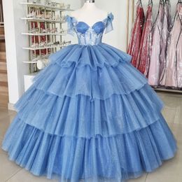 Hemelsblauw Glanzend Sweetheart Schoudervrij Quinceanera Jurken Baljurk Bloemen Appliqué Gelaagde Sweet 16 Jurken Verjaardagsfeestje Gala