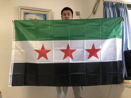 Bandera de cielo Flagación de Siria 90150cm La Banner de tres estrellas de la República Siria de tres estrellas colgando las banderas de decoración del hogar 240416