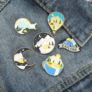 Broches en alliage en forme de montagne ciel, café lune explorer modèle de Camping épingles ballon cercle sac à dos chapeau Badge bijoux entier Acces259Y