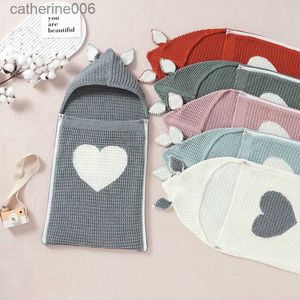 Sacs de couchage Bébé sac de couchage tricoté à capuche infantile poussette Swaddle 0-6M enveloppe automne Wrap nouveau-né garçon fille sac de nuit chaud mode LovingL231225