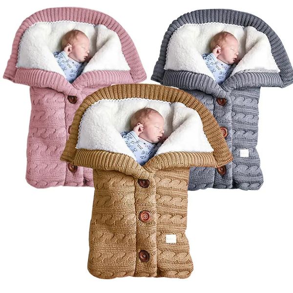 Sacs de couchage Chaud bébé bébé hiver bouton épais tricot sac de sommeil pour la literie couvertures d'emmaillotage poussette chancelière enfant en bas âge Wrap 231031