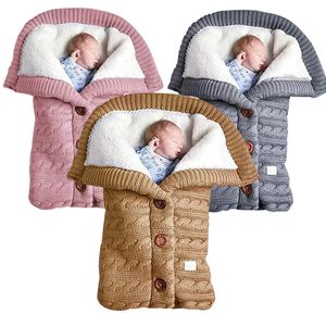 Sacs de couchage Sacs de couchage chauds infantile bébé hiver épais bouton tricot sac de sommeil pour literie Swaddle couvertures poussette chancelière enfant en bas âge Wrap 231101