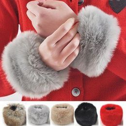 Sleevelet Bras Manches 1 paire Femmes Mode Hiver Chaud Fausse Fourrure Élastique Poignet Slap Sur Poignets Dames Couleur Unie Manchettes En Peluche Poignet Protecteur Hiver 231012