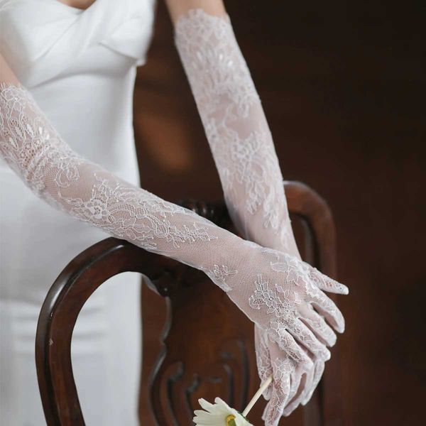 Mangas de brazo maneveletio WG054 Guantes largos de boda con los dedos de aplicación de encaje de borde de pestañas