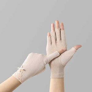 Manches à manches Soules de bras Femme Été Ultra-mince demi-doigt Drive Anti-Slip Tacke Screen sur les gants de crème solaire à gland Q240430