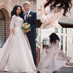 Manches Champagne Robes Longues Une Ligne Dentelle Applique Satin Scoop Cou Boutons Couverts Plus La Taille Pays De Mariage Robe De Mariée pplique