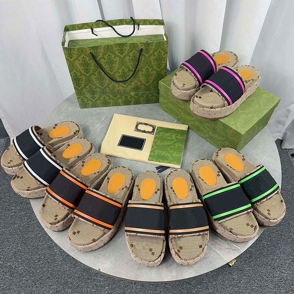 Sandalias deslizantes Zapatos de diseñador Lona Parte superior Mujer Punta abierta Zapatillas de verano Plataforma sin cordones Mulas de playa Zapato de lujo Letras de moda entrelazadas Suela de goma en relieve