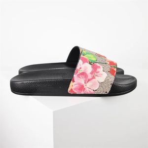 Slider Slipper Florins en caoutchouc Cuir en cuir rose rouge vert noir blanc floral fraise imprimer sneaker