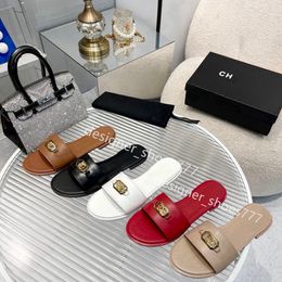 Sliders Designer Sandals Salon Salle Luxury Slippers Femme Flip Flops Fashion Fashion Générat en cuir Galines en métal Métal Mémordiques Black Blanc Chaussures décontractées Taille 35-43