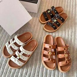 Sliders Outdoors Designer de luxe de qualité supérieure Sandale Sandale Sandale Pantoufles Généreaux Cuir Mens Mules Casual Chauss