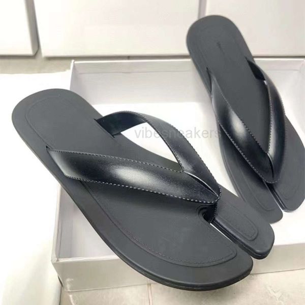 Destiné des concepteurs MM6 Women Sandals High Version Niche Design Split Toe Herringbone Flip Flops For 2023 New Men's Women's Plat Fotthed Grand Taille maison